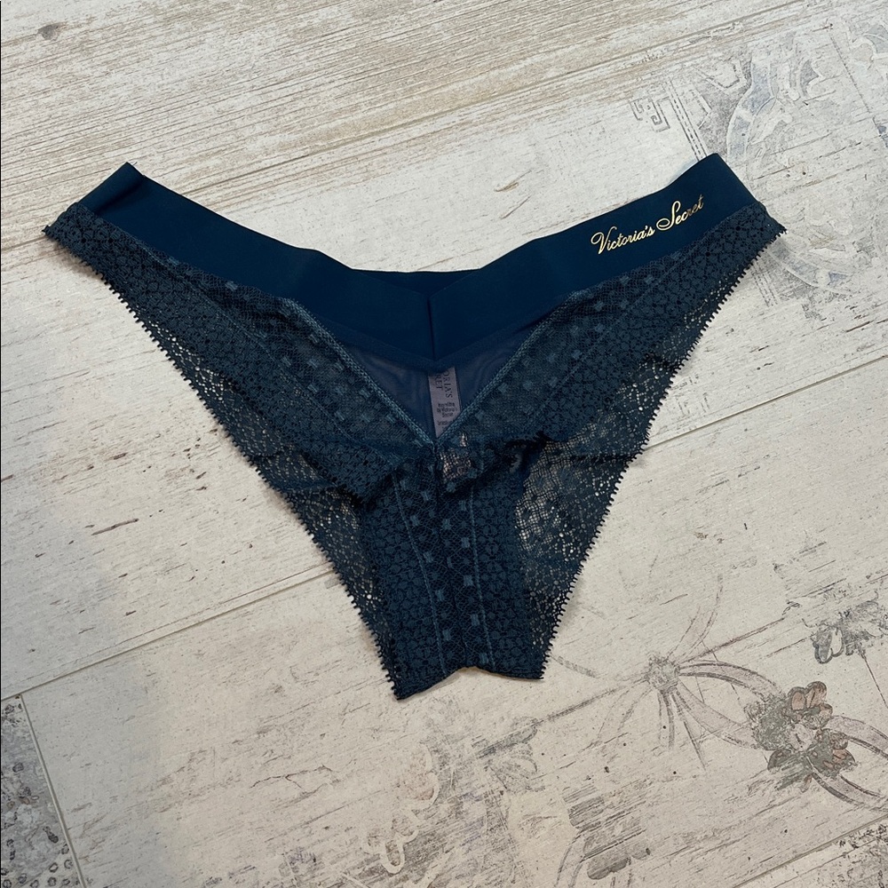 Victoria's Secret Incredible Brazilian Navy Blue Lace Panties Size Small